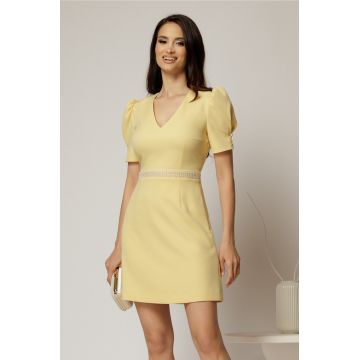 Rochie DY Fashion scurta galbena cu perle in talie si maneci scurte