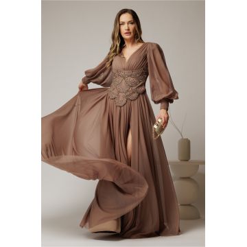 Rochie lunga bej de seara din tull cu corset cu strassuri aplicate