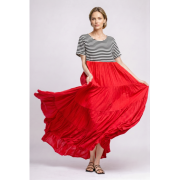 Rochie lunga, croi amplu cu patru volane, stil boem elegant, rosie si dungute alb negru