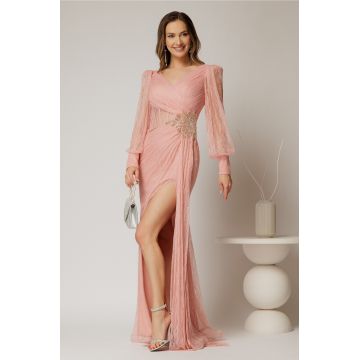 Rochie lunga roz de seara din dantela cu aplicatii pe talie