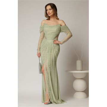 Rochie lunga verde mint de seara tip sirena din dantela si decolteu accesorizat