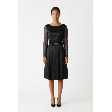 Rochie midi de seara din tafta neagra cu aplicatii din dantela cu margele si perle Meira