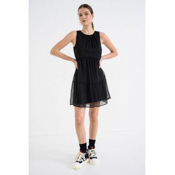 Rochie scurta cu strat exterior din plasa cu decupaj pe partea din spate - Negru