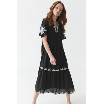 Rochie midi cu croiala evazata si detalii brodate - Alb/Negru