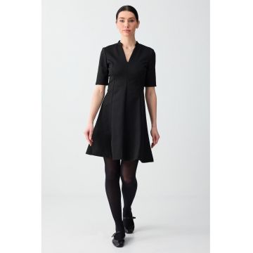 Rochie mini evazata cu decolteu in V - Negru