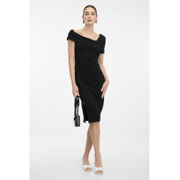 Rochie cambrata cu decolteu asimetric - Negru
