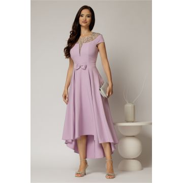 Rochie DY Fashion asimetrica lila cu funda in talie si aplicatii la decolteu
