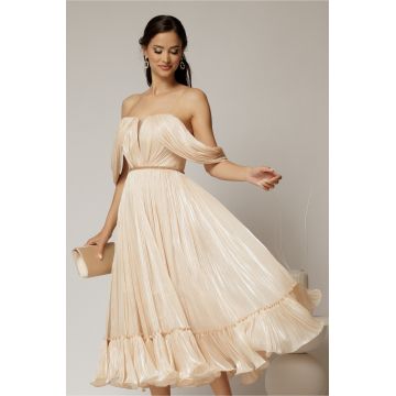Rochie midi bej in clos din voal satinat cu aplicatii cazute pe umeri