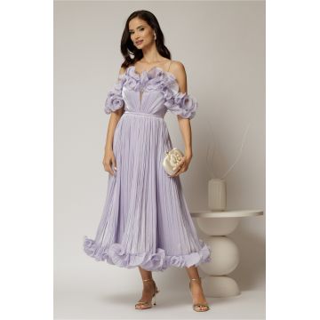 Rochie midi lila in clos din voal satinat cu volanase la bust si la baza