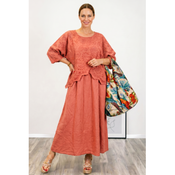Rochie lunga din bumbac cu suprapunere, broderie perforata si croi lejer boem, caramizie