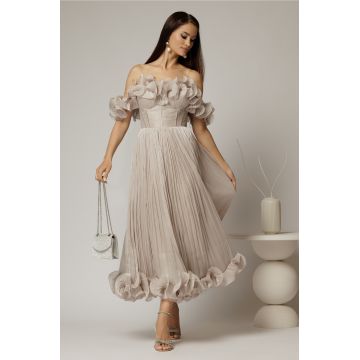 Rochie midi bej in clos din voal satinat cu volanase la bust si la baza