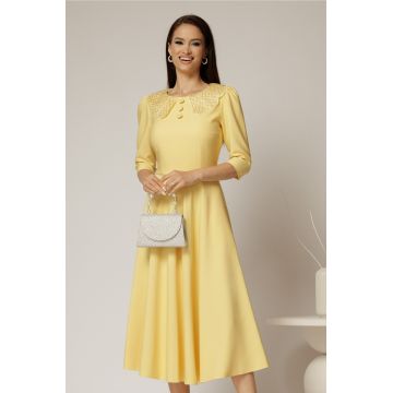 Rochie midi galbena de ocazie cu nasturi pe bust si guler cu broderie si margele