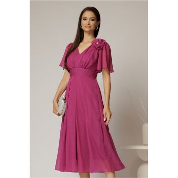 Rochie midi magenta din voal cu fir lurex si floare la umar