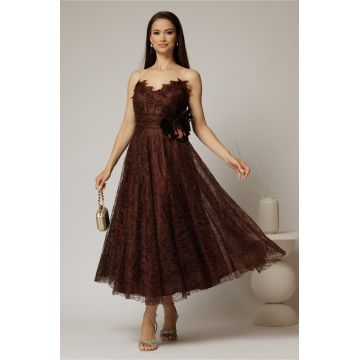 Rochie midi maro de ocazie din dantela cu brose detasabile in talie