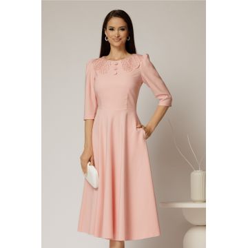 Rochie midi roz de ocazie cu nasturi pe bust si guler cu broderie si margele