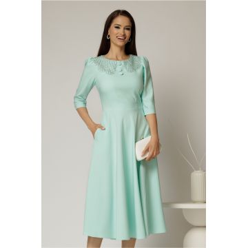Rochie midi verde menta de ocazie cu nasturi pe bust si guler cu broderie si margele
