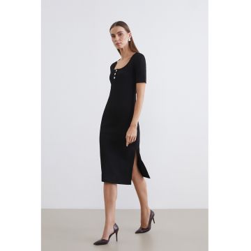 Rochie cambrata cu slit lateral - Negru