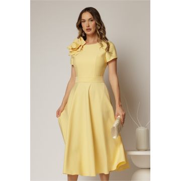 Rochie DY Fashion galbena clos cu trandafir la umar si cordon detasabil