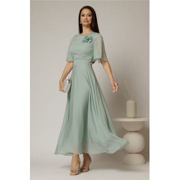 Rochie DY Fashion lunga verde menta din voal cu fir lurex in clos cu accesoriu la bust