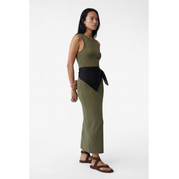 Rochie lunga cu aspect stralucitor si croiala creion - Verde sparanghel