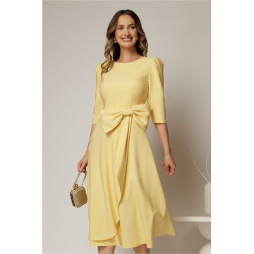 Rochie midi galbena funda ampla pe talie decolteu rotund maneci trei sferturi