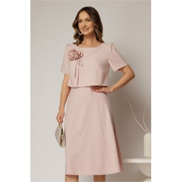 Rochie midi roz de zi cu detaliu amplu floral la bust