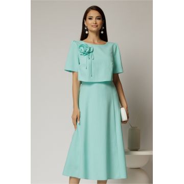 Rochie midi verde menta de zi cu detaliu amplu floral la bust