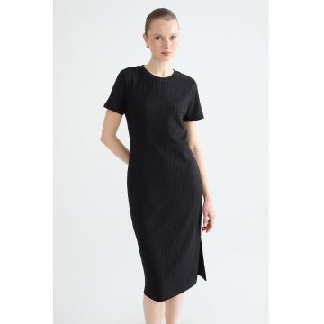 Rochie cambrata cu aspect texturat - Negru