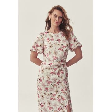 Rochie cambrata cu model floral si slit frontal - Roz/Crem