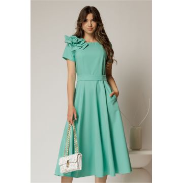 Rochie DY Fashion verde clos cu trandafir la umar si cordon detasabil
