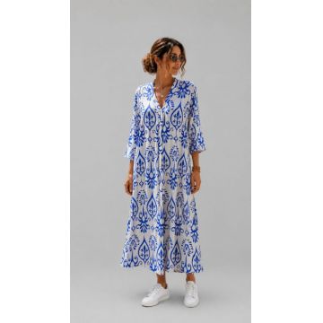 Rochie lunga vaporoasa cu imprimeu mediteranean si nasturi, alb-albastru