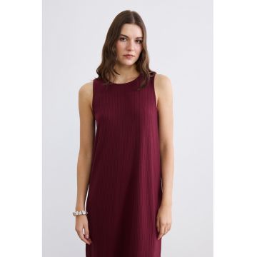 Rochie midi cu croiala dreapta si model uni - Visiniu
