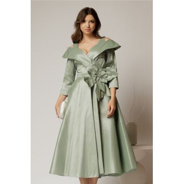 Rochie midi verde din tafta peliculizata cu floare ampla pe talie