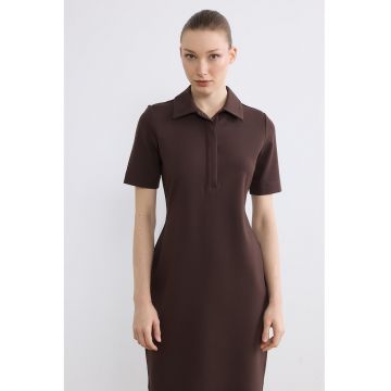Rochie mini cu guler clasic - Maro