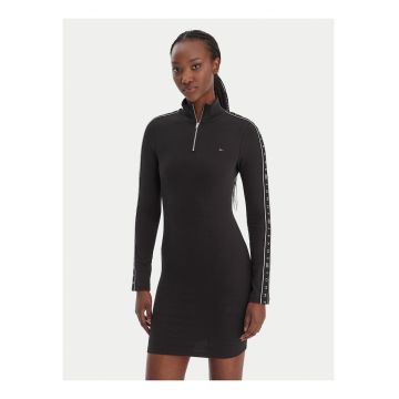 Rochie scurta cambrata cu guler inalt