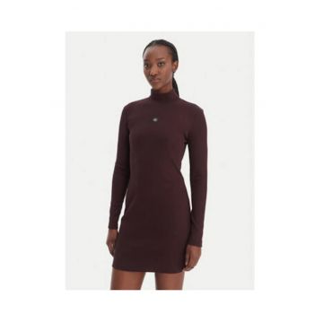Rochie tricotata cu guler inalt -