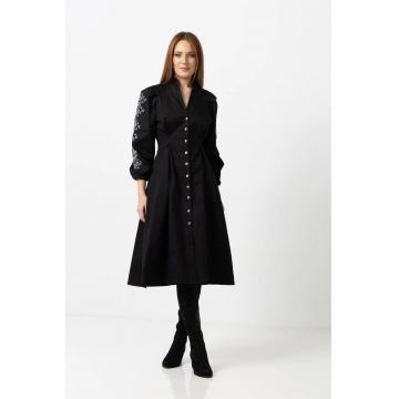 Rochie camasa tip tunica neagra cu broderie computerizata si maneci bufante