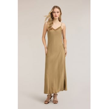 Rochie-furou din satin cu decolteu in V - Maro camel
