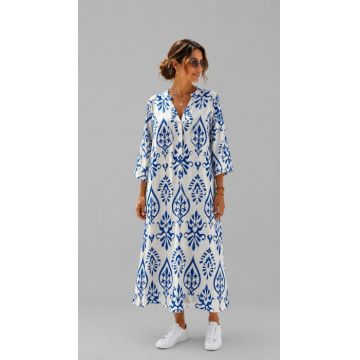 Rochie lunga vaporoasa cu imprimeu mediteranean si nasturi, alb-bleumarin