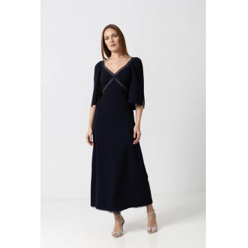 Rochie midi eleganta bleumarin cu detalii din dantela si maneci tip capa