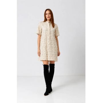 Rochie mini din denim deschis cu broderie florală și franjuri