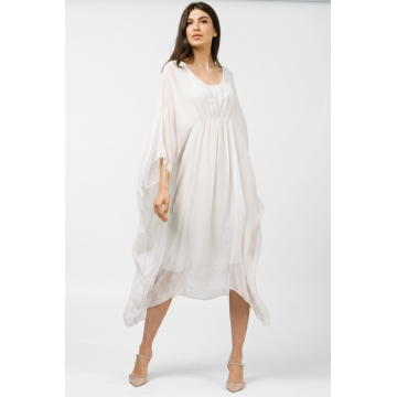 Rochie alba, lunga, ampla, din matase si vascoza, cu detaliu sub bust, in colturi