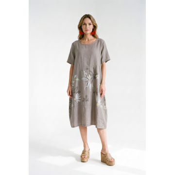Rochie bej inchis din in si vascoza cu croi balon si imprimeu floral ton-sur-ton