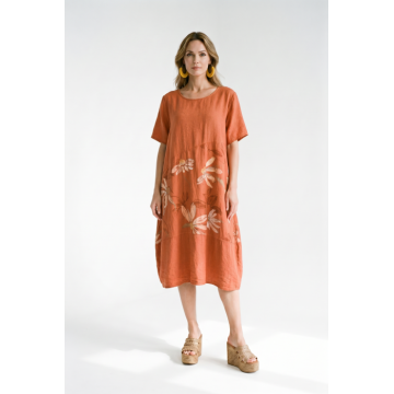 Rochie caramizie din in si vascoza cu croi balon si imprimeu floral ton-sur-ton