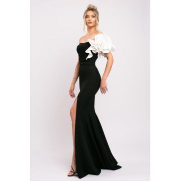 Rochie Estera eleganta accesorizata cu floare 3D alba