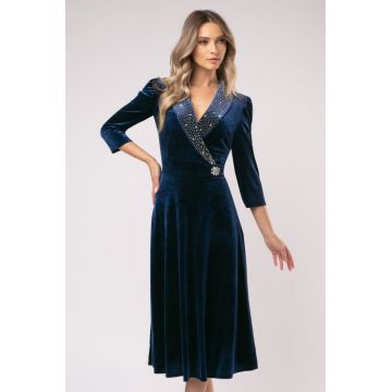 Rochie Lora bleumarin  din catifea cu accesorii pe bust si in talie