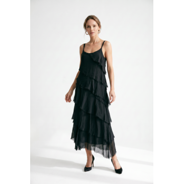 Rochie lunga din matase si vascoza cu volane suprapuse oblic si croi vaporos, neagra