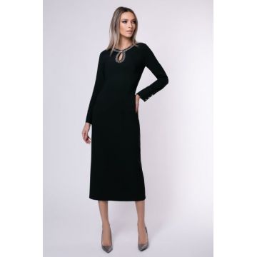 Rochie midi eleganta neagra accesorizata cu pietricele