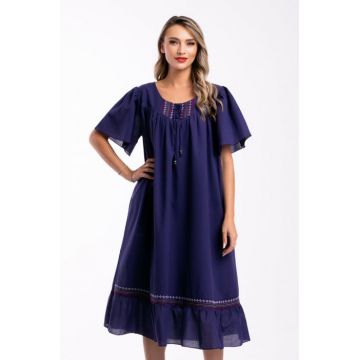 Rochie mov marime mare accesorizata cu broderie