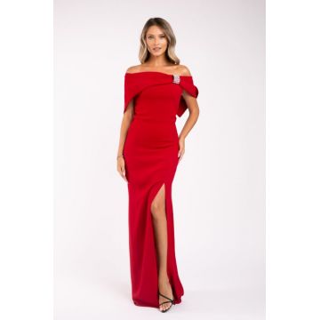 Rochie Nera rosie eleganta cu accesoriu deosebit pe bust